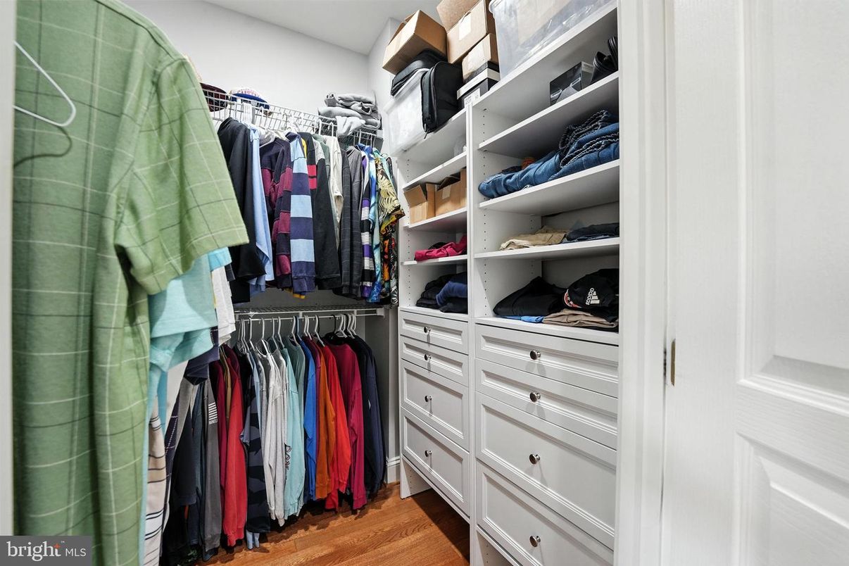 Interior, Walk-in Closets, Wood Texture Flooring
