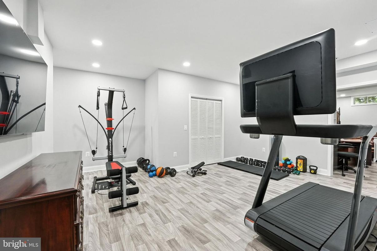 Fitness Equipment, Interior, Recessed Lighting, Wood Texture Flooring