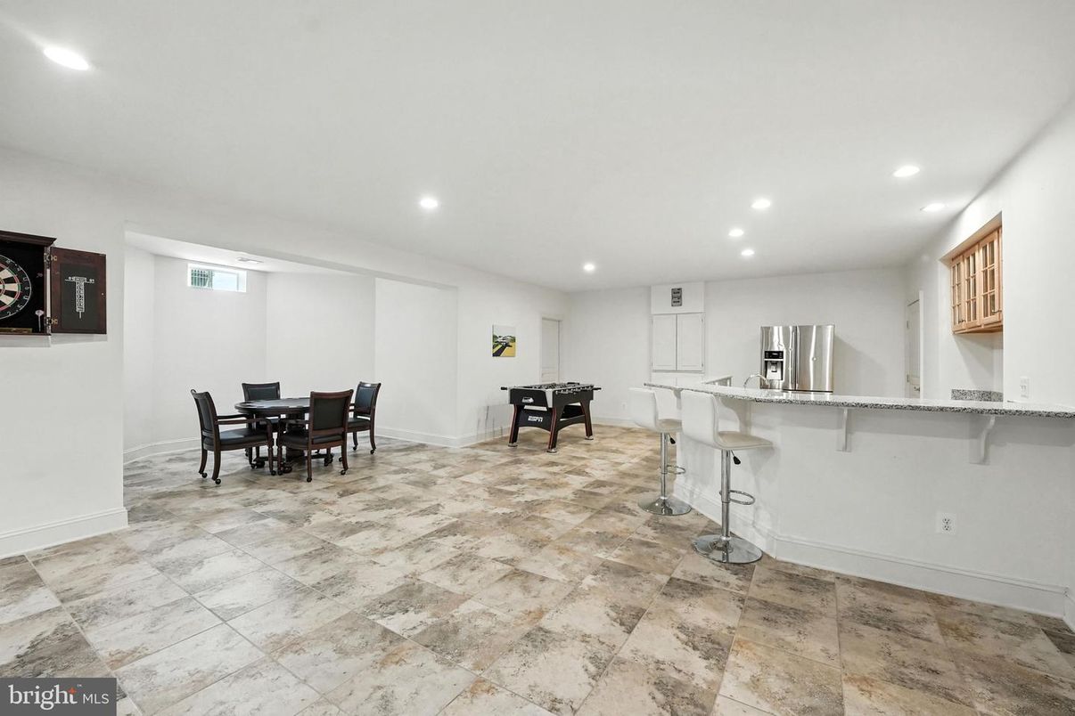 Dining room, Interior, Kitchen, Recessed Lighting, Stainless Steel Appliances