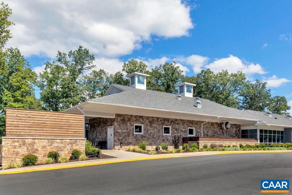 Exterior, Facade, Ranch