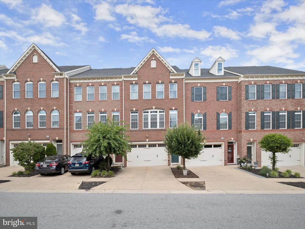 Attached, Exterior, Facade, Brick Facade, Rowhouse