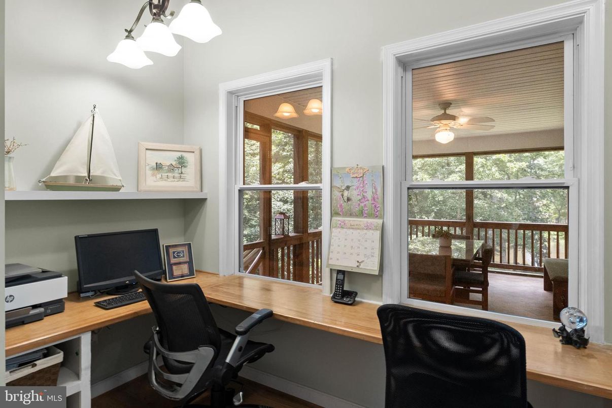 Home Office, Interior