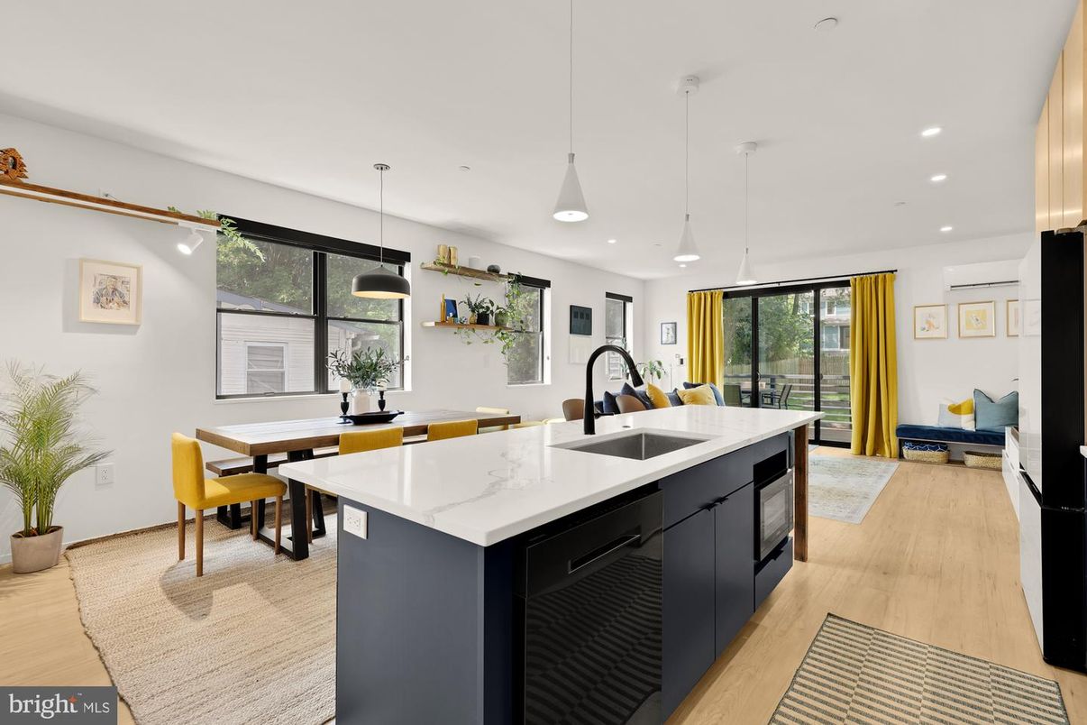 Dining room, Interior, Kitchen, Pendant Lights, Recessed Lighting, Wood Texture Flooring