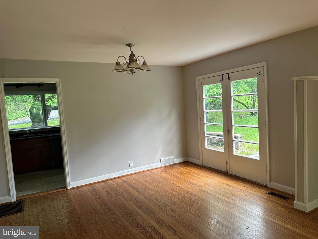 Chandelier, Empty room, Interior, Wood Texture Flooring