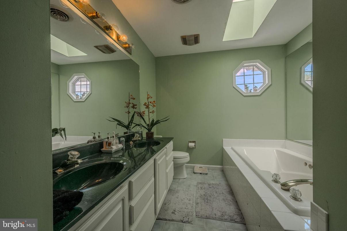 Bathroom, Dual Sink Vanities, Interior