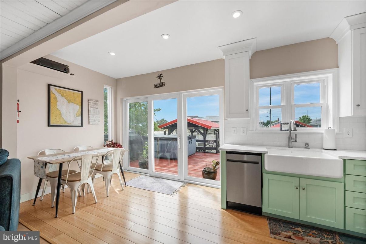 Dining room, Interior, Kitchen, Recessed Lighting, Water, Wood Texture Flooring