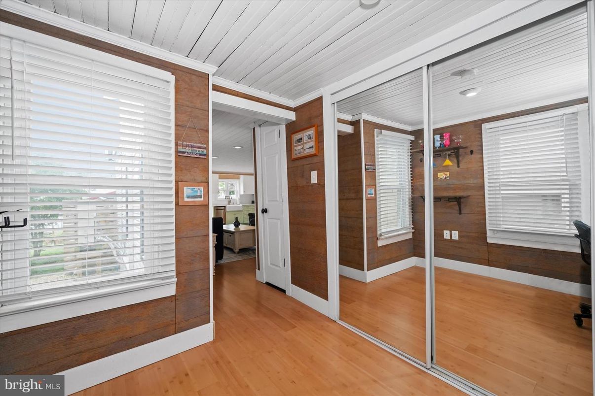 Empty room, Interior, Recessed Lighting, Wood Texture Flooring, Wooden Walls