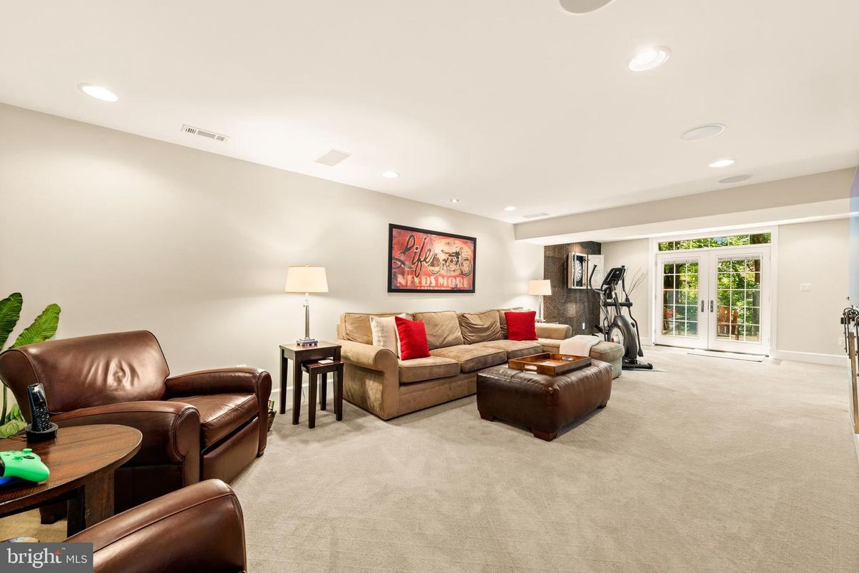 Fitness Equipment, Interior, Living room, Recessed Lighting