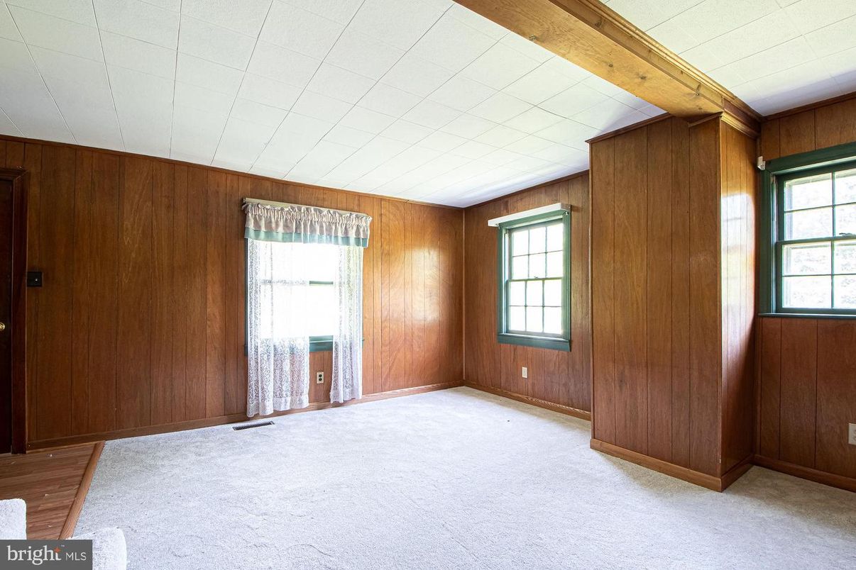 Empty room, Interior, Wooden Beams, Wooden Walls