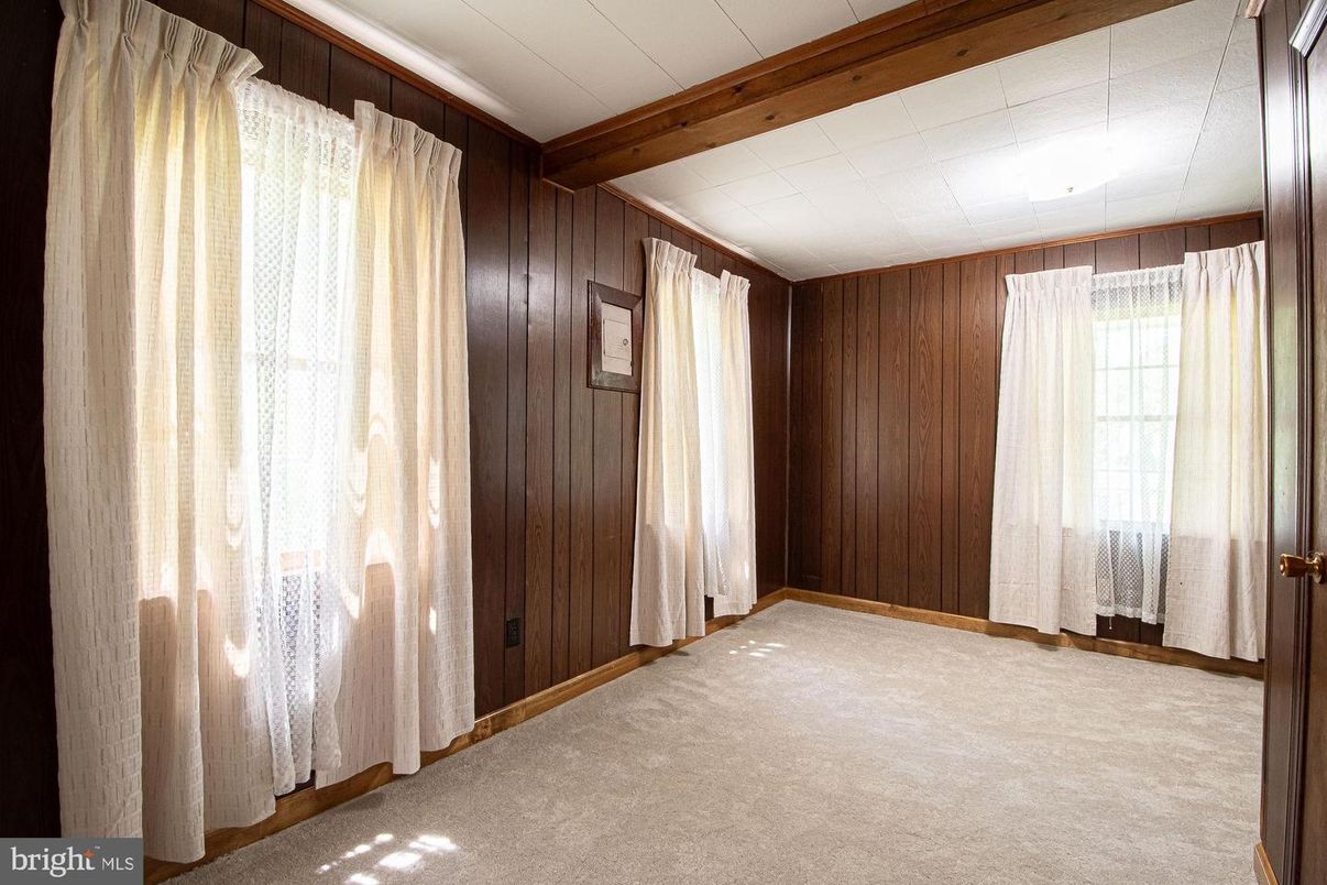 Empty room, Interior, Wooden Beams