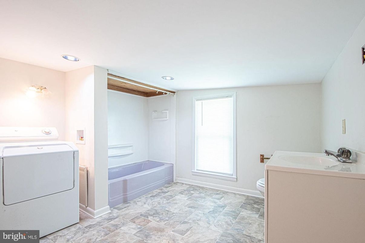 Bathroom, Interior, Recessed Lighting, Washer