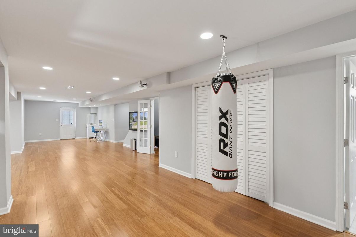 Interior, Pendant Lights, Recessed Lighting, Wood Texture Flooring