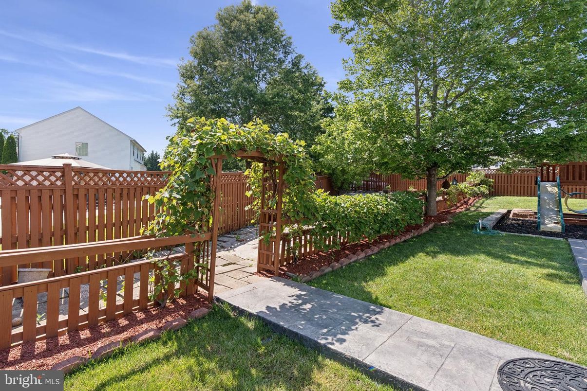 Backyard, Exterior, Playground