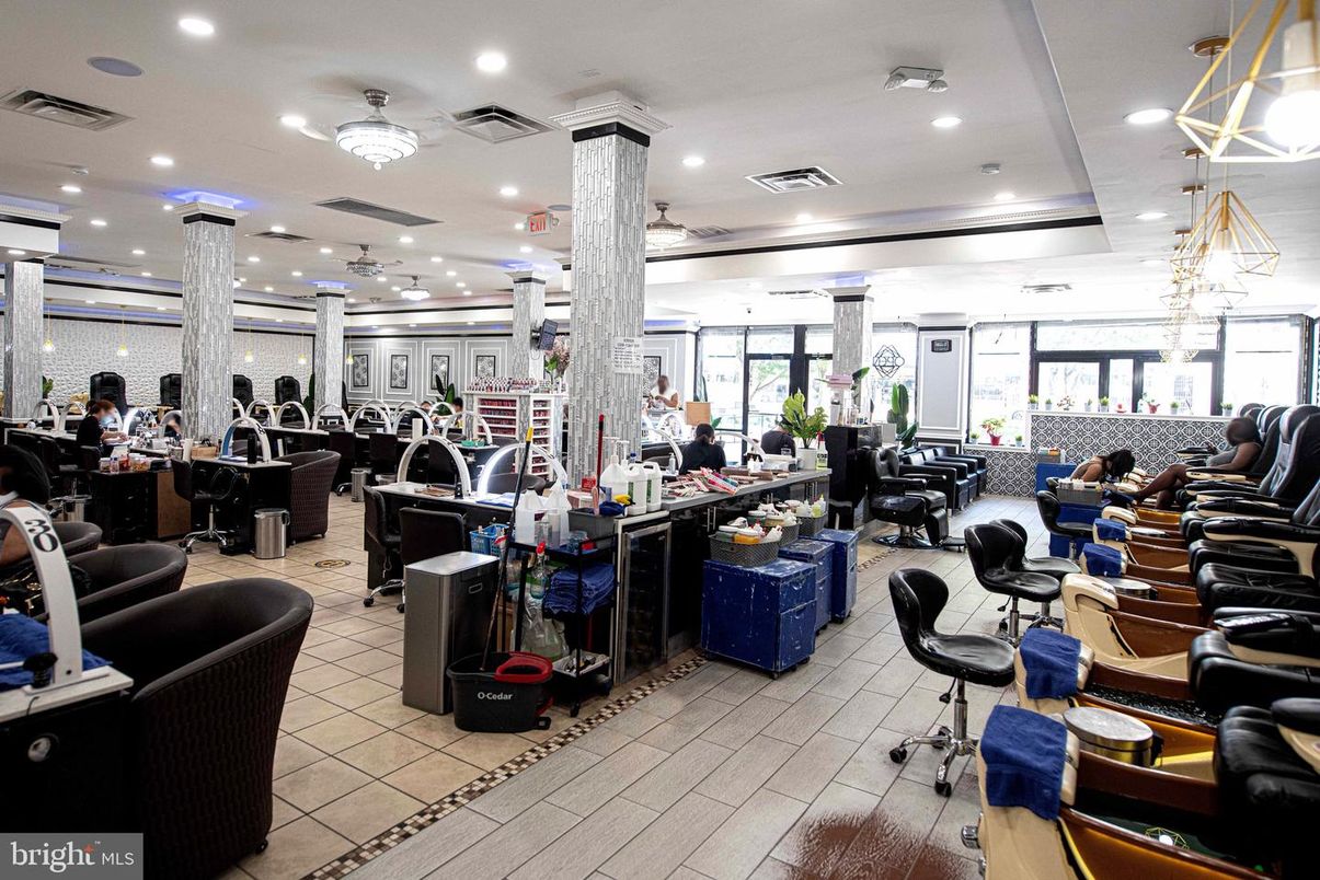 Interior, Living room, Pendant Lights, Recessed Lighting