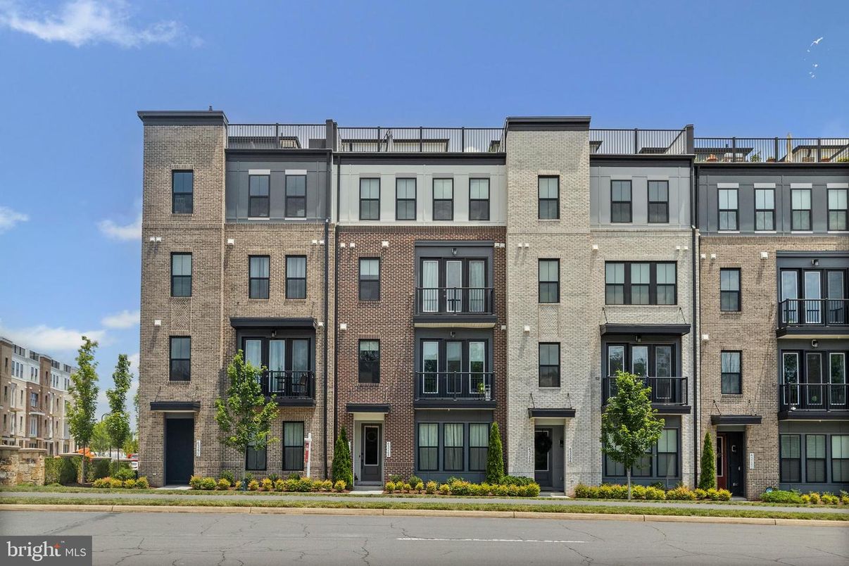 Exterior, Facade, Brick Facade, Rowhouse