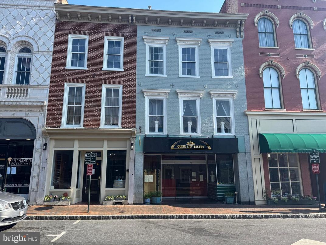 Exterior, Facade, Brick Facade, Rowhouse