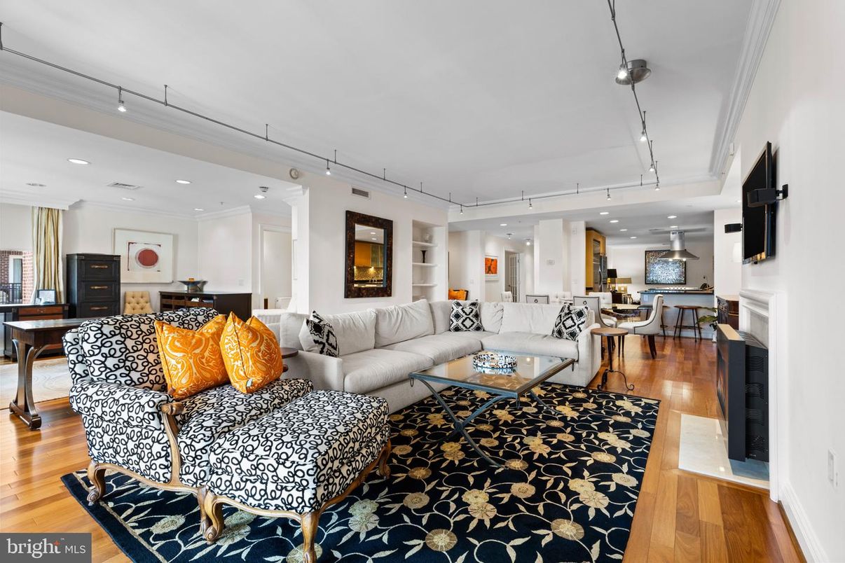 Dining room, Interior, Kitchen, Living room, Pendant Lights, Recessed Lighting, Wood Texture Flooring