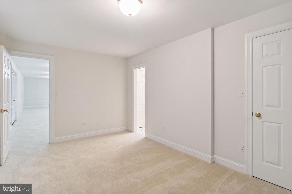 Empty room, Interior