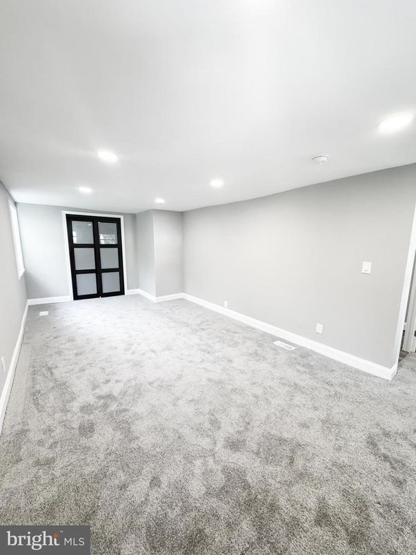 Empty room, Interior, Recessed Lighting