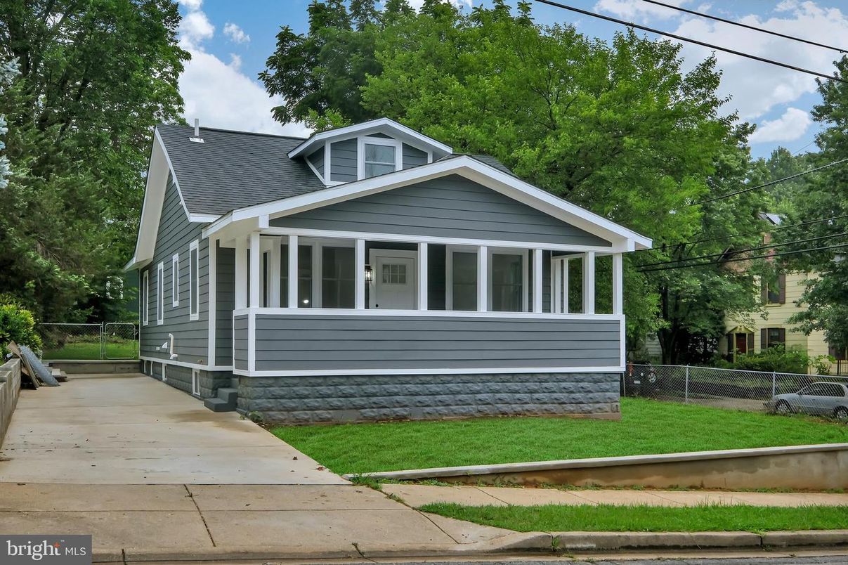 Exterior, Facade, American Craftsman