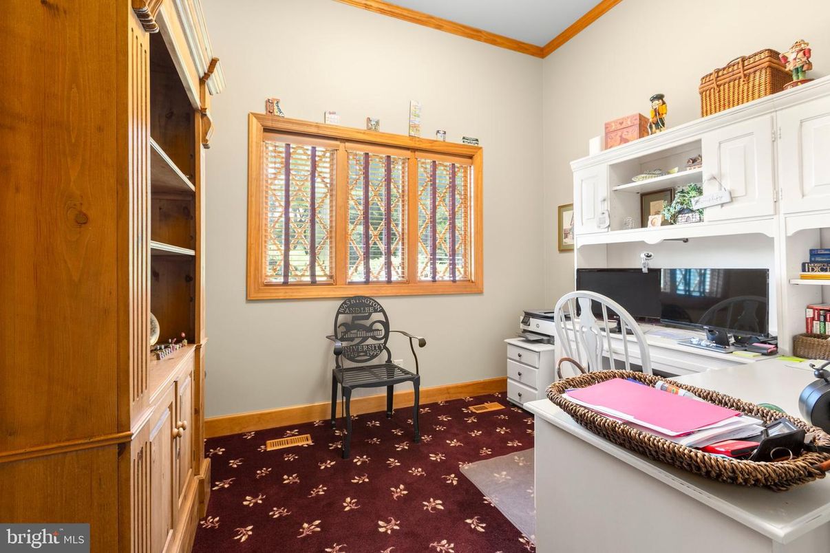 Home Office, Interior