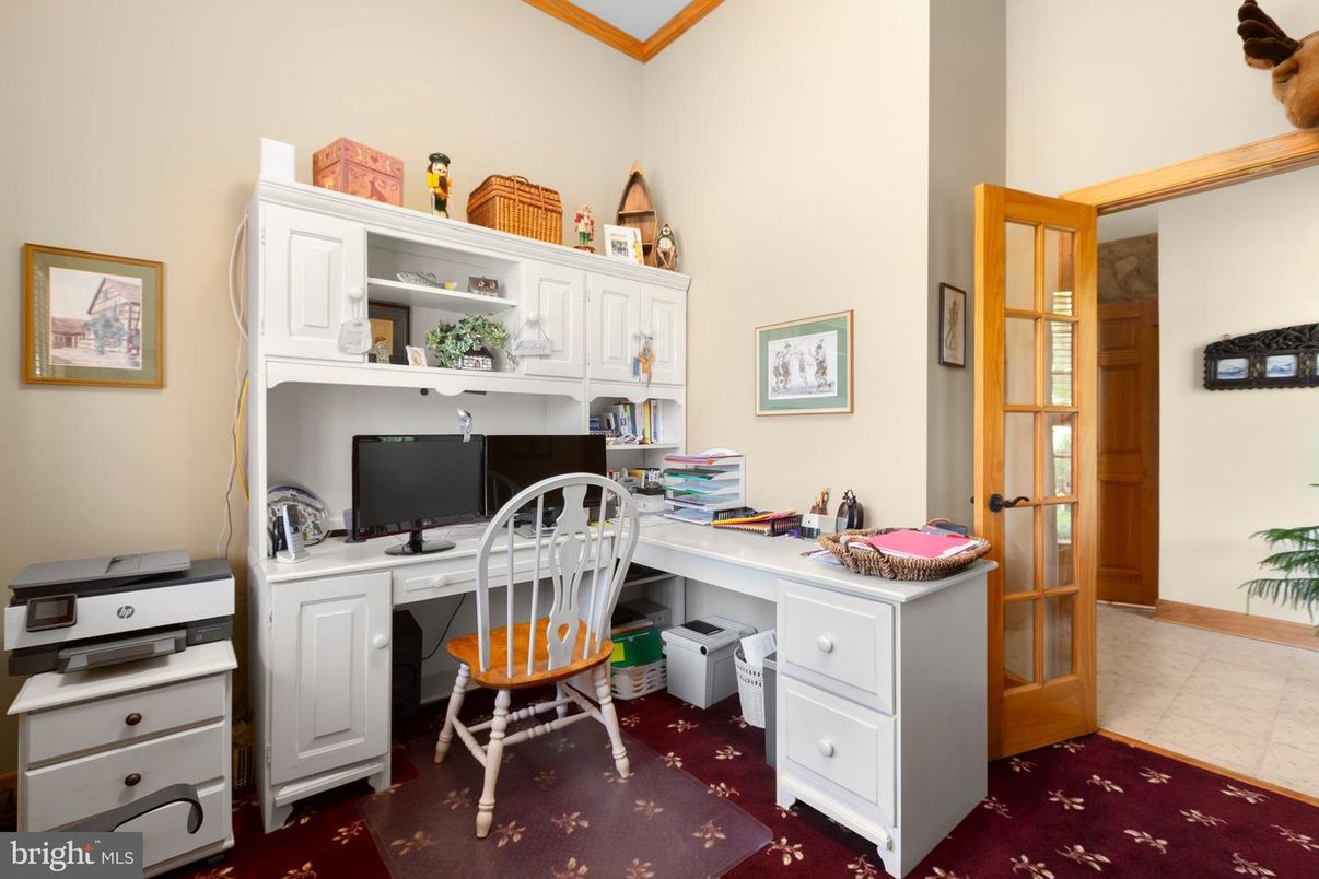 Home Office, Interior