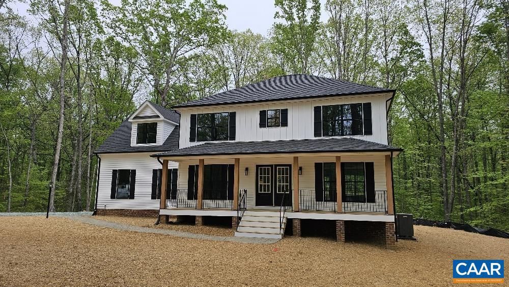 Exterior, Facade, Farmhouse