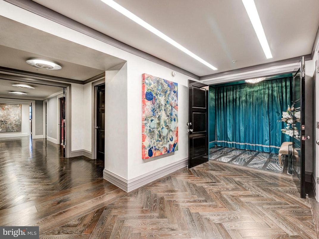 Interior, Recessed Lighting, Wood Texture Flooring