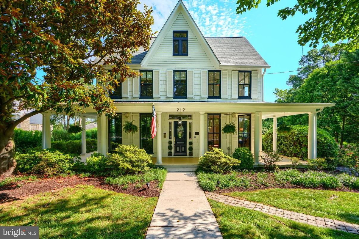 Exterior, Facade, Farmhouse