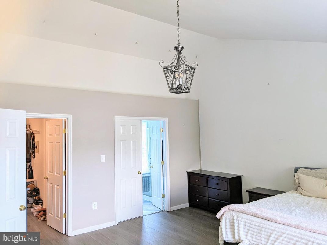 Bedroom, Interior, Pendant Lights, Wood Texture Flooring