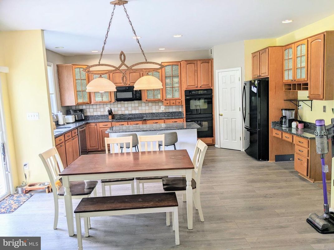 Dining room, Interior, Kitchen, Pendant Lights, Recessed Lighting, Wood Texture Flooring
