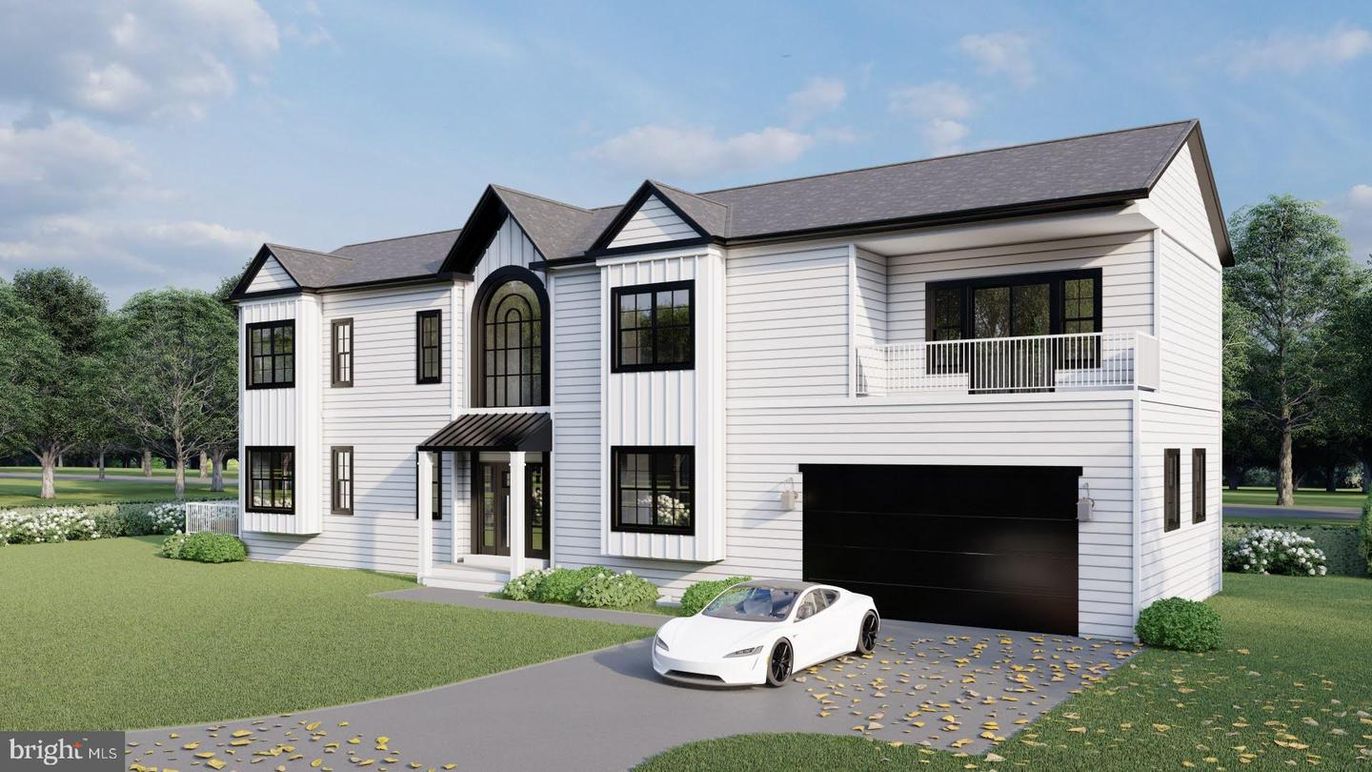 Attached, Exterior, Facade, Farmhouse