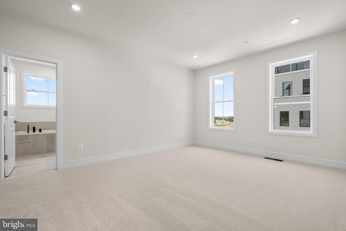 Bathroom, Empty room, Interior, Recessed Lighting