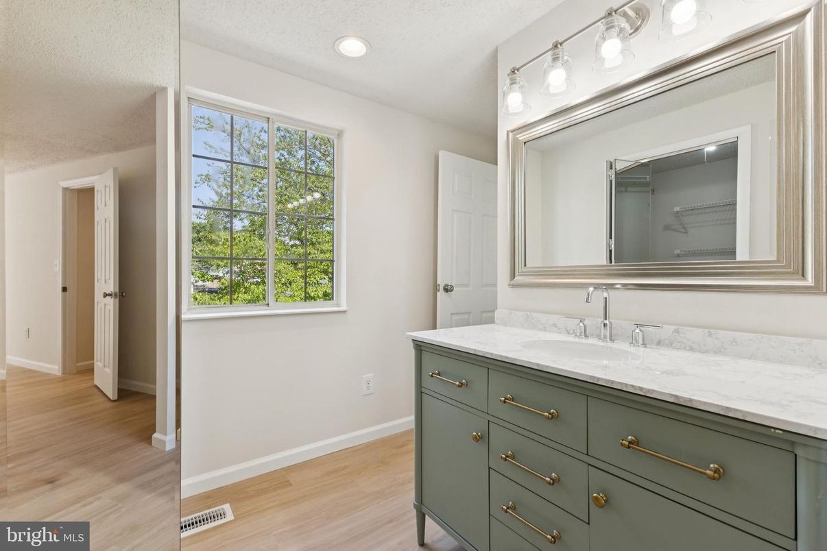 Bathroom, Interior, Recessed Lighting, Wood Texture Flooring
