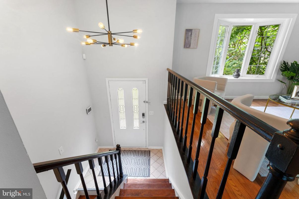 Interior, Pendant Lights, Wood Texture Flooring