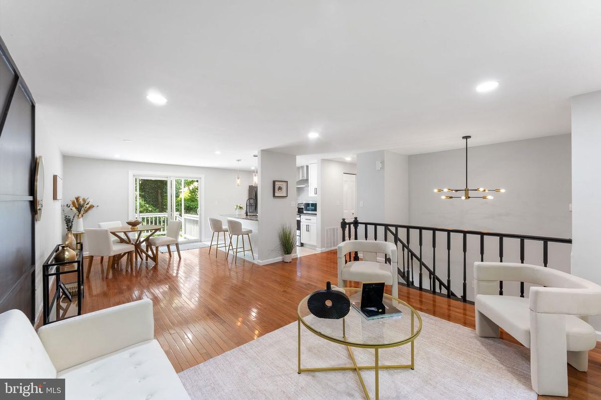 Dining room, Interior, Living room, Pendant Lights, Recessed Lighting, Wood Texture Flooring