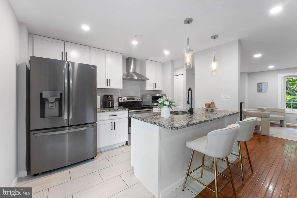 Dining room, Interior, Kitchen, Pendant Lights, Recessed Lighting, Stainless Steel Appliances, Wood Texture Flooring
