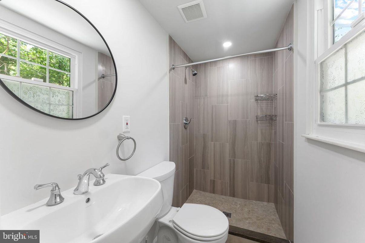 Bathroom, Interior, Recessed Lighting