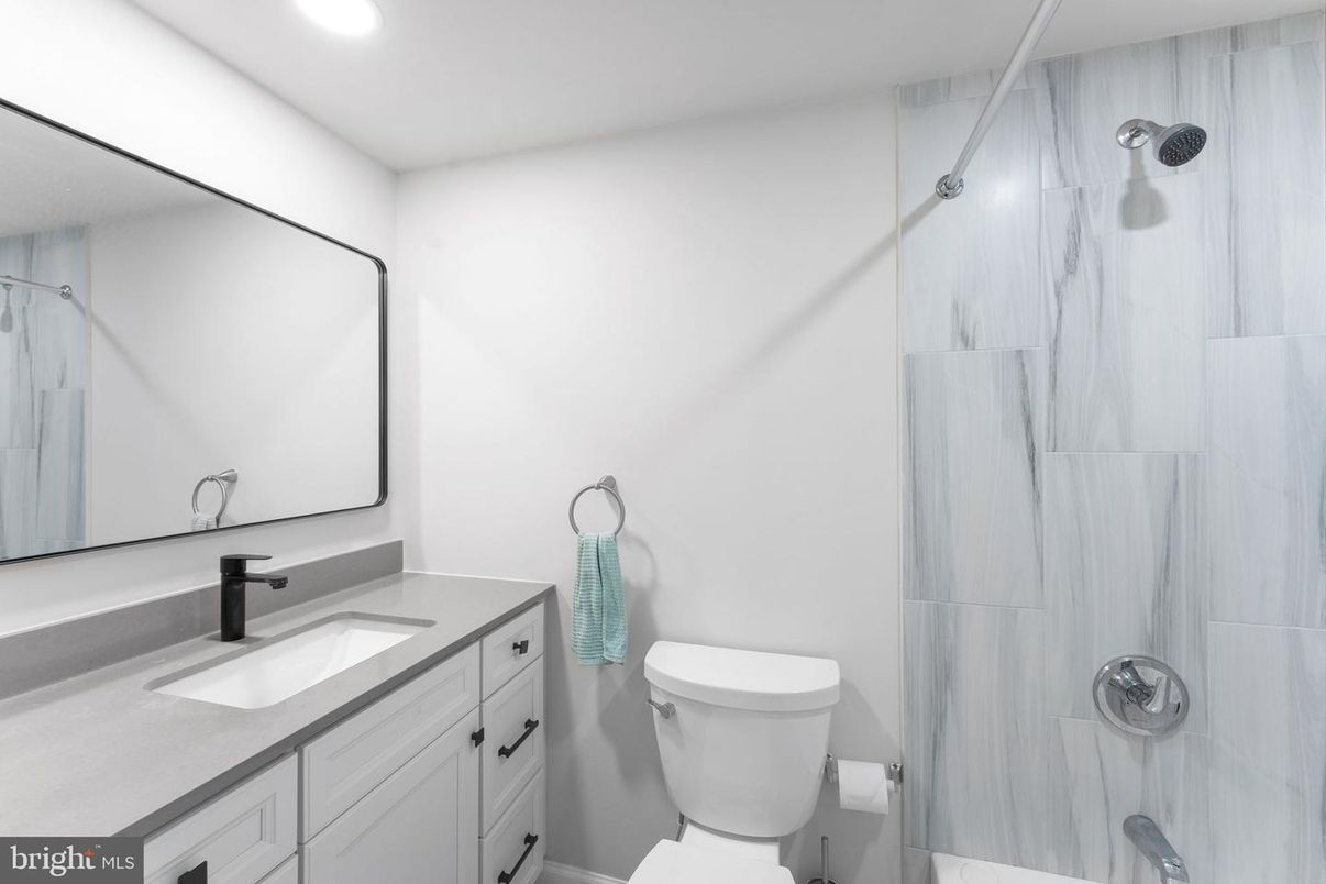 Bathroom, Interior, Recessed Lighting