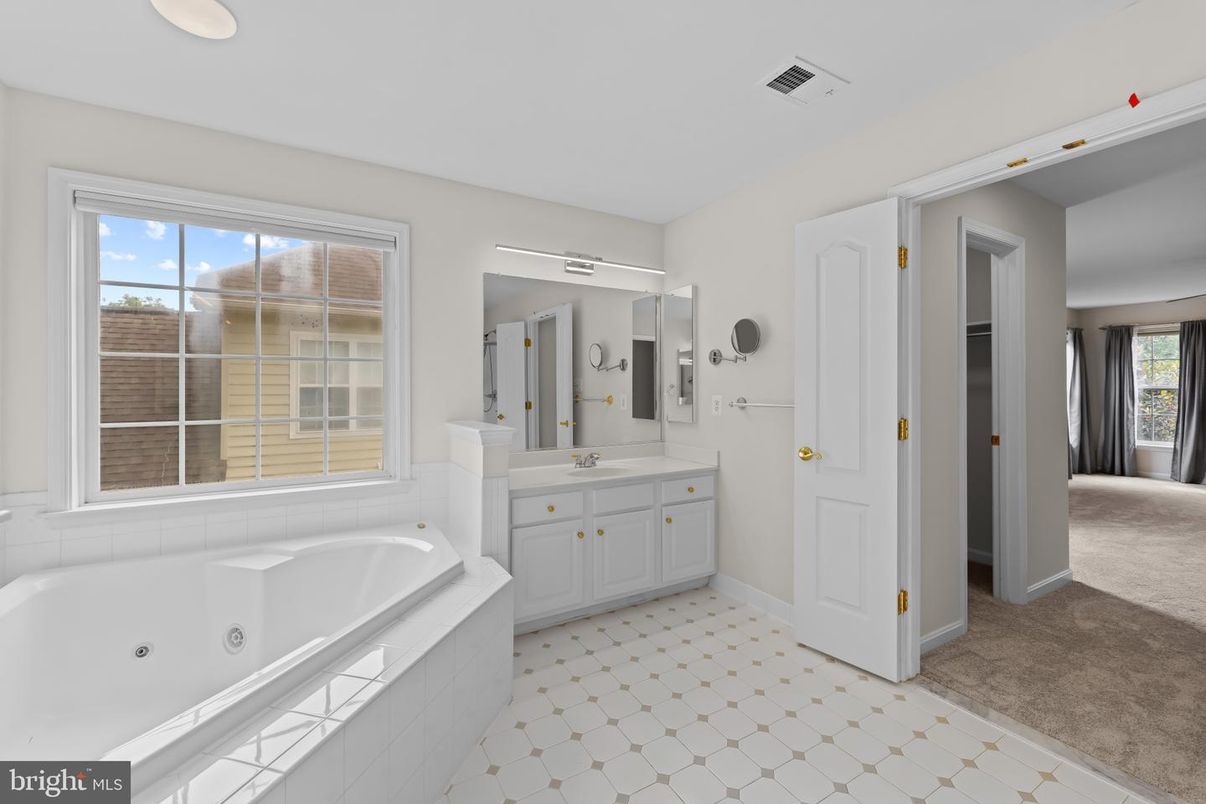 Bathroom, Dual Sink Vanities, Interior