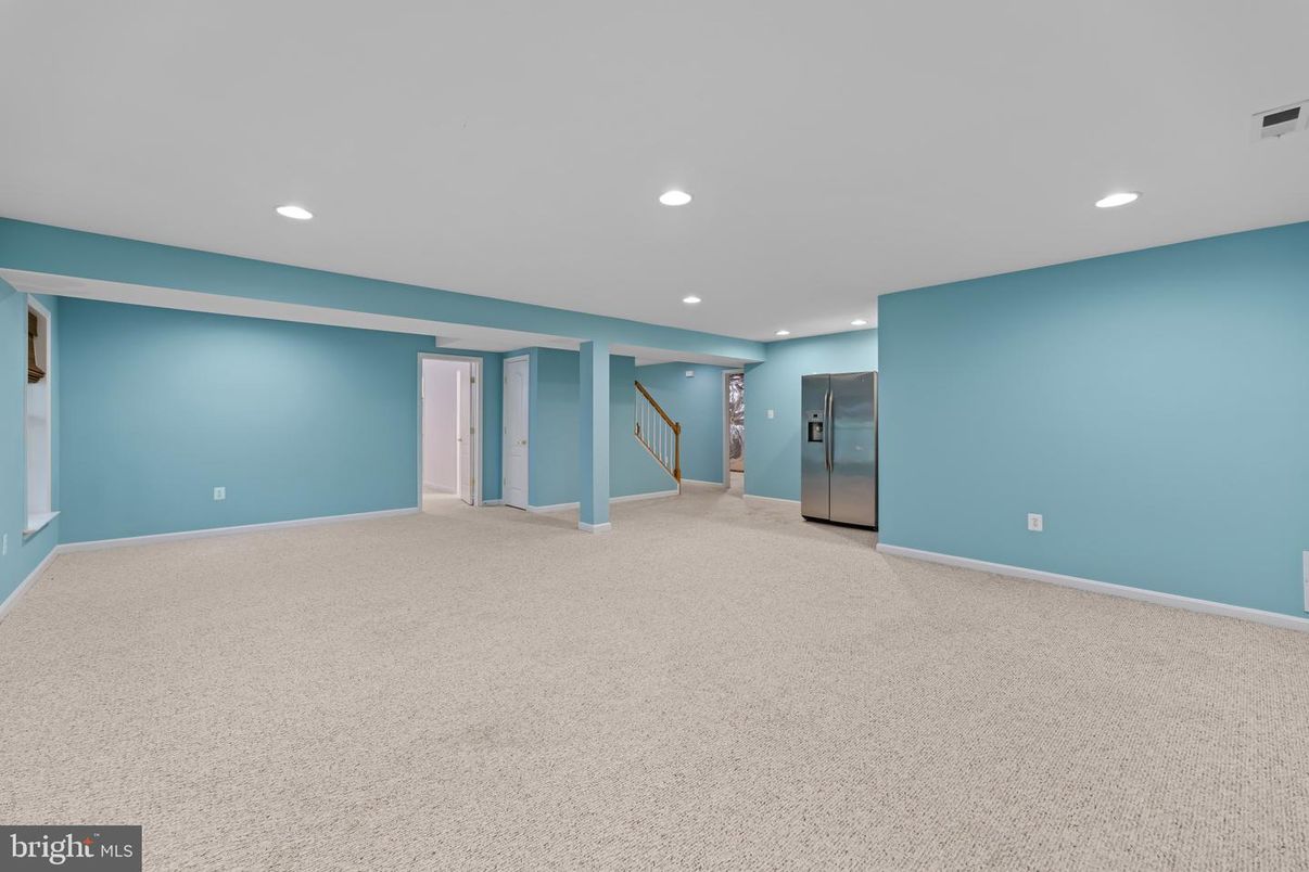 Empty room, Interior, Recessed Lighting
