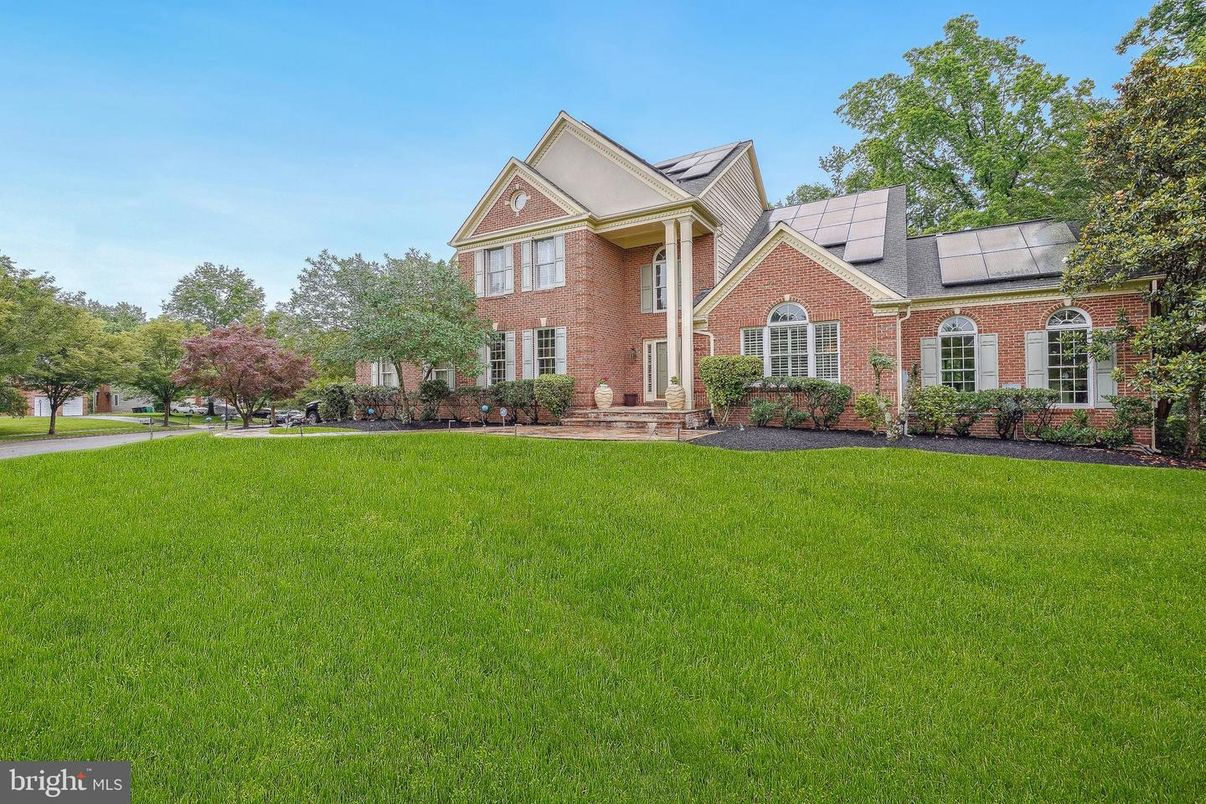 Backyard, Exterior, Facade, Brick Facade, Brick Traditional