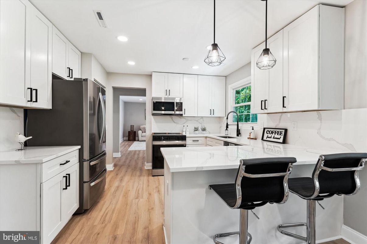 Interior, Kitchen, Pendant Lights, Recessed Lighting, Wood Texture Flooring