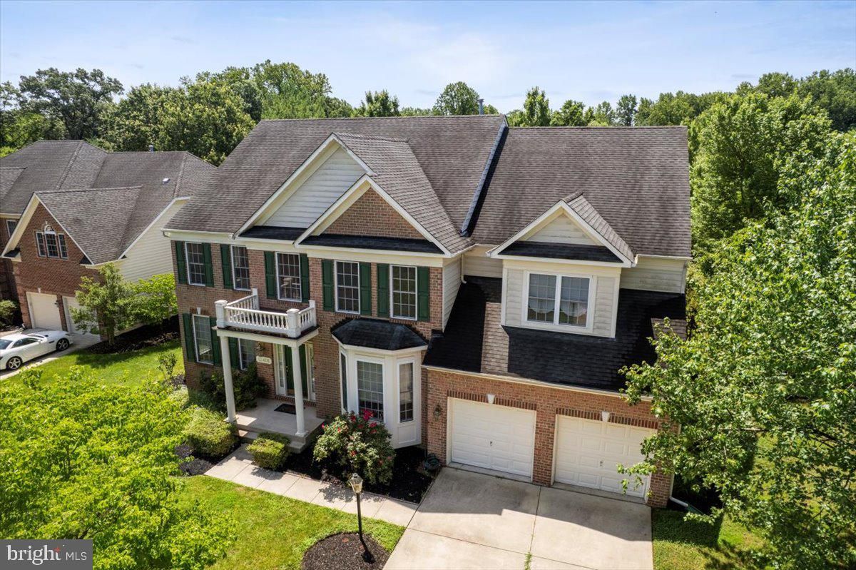 Attached, Exterior, Facade, Brick Traditional