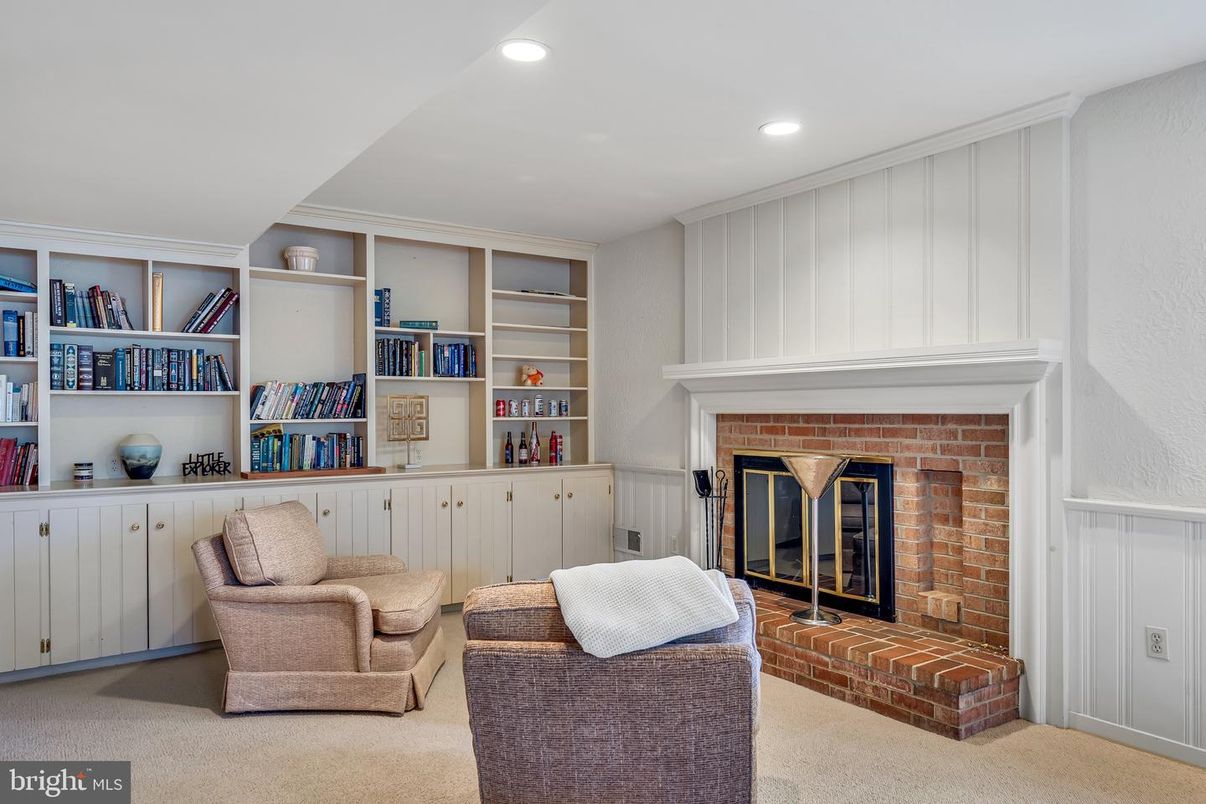Fireplace, Interior, Recessed Lighting