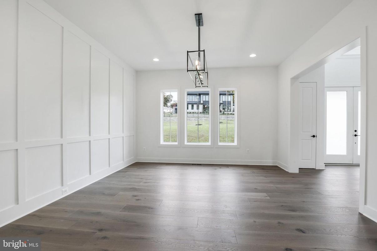 Empty room, Interior, Pendant Lights, Recessed Lighting, Wood Texture Flooring