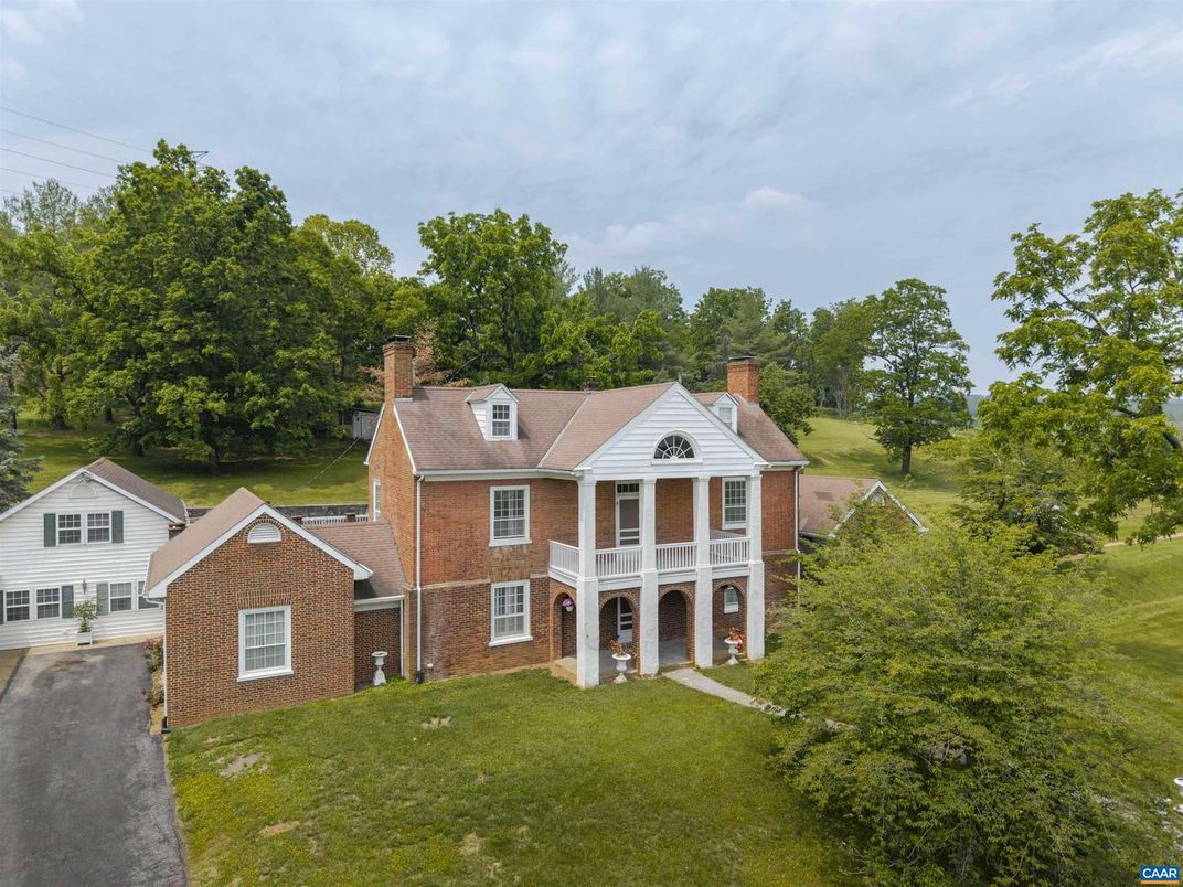 Backyard, Exterior, Facade, Brick Facade, Georgian