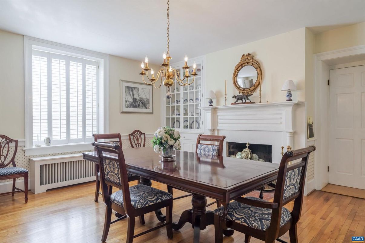 Chandelier, Dining room, Fireplace, Interior, Wood Texture Flooring