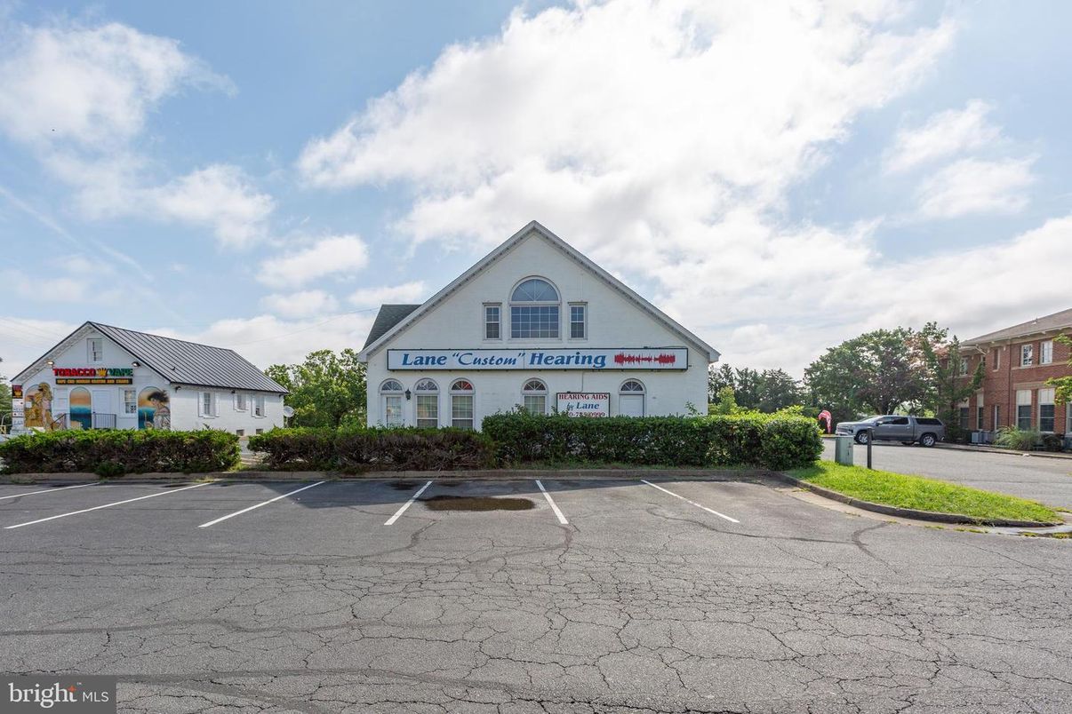 Exterior, Facade, None