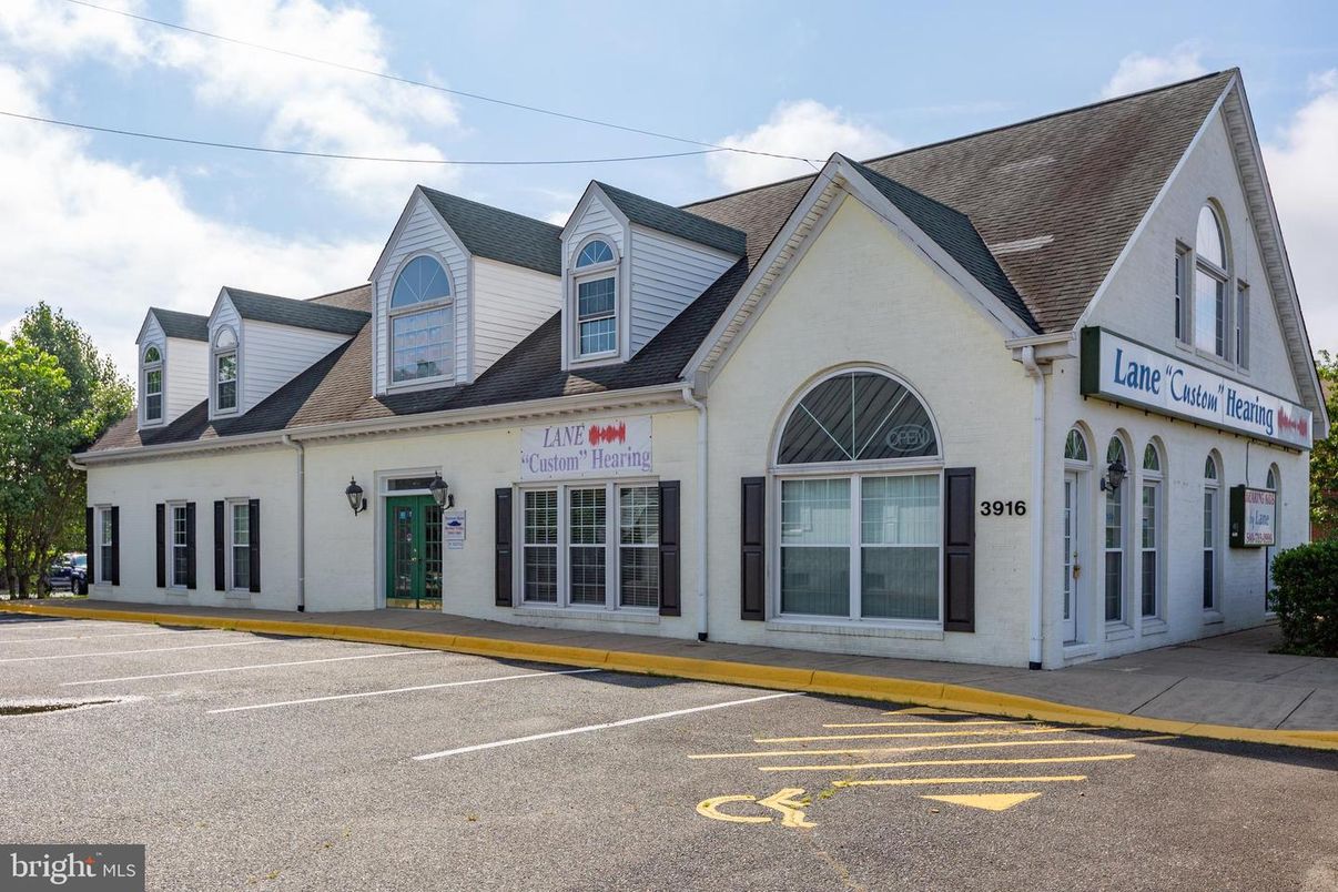 Exterior, Facade, French Provincial